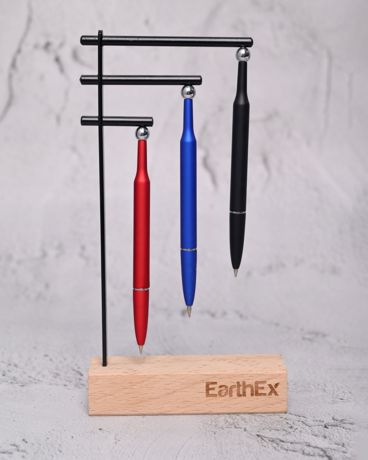 Magneto Pen Stand