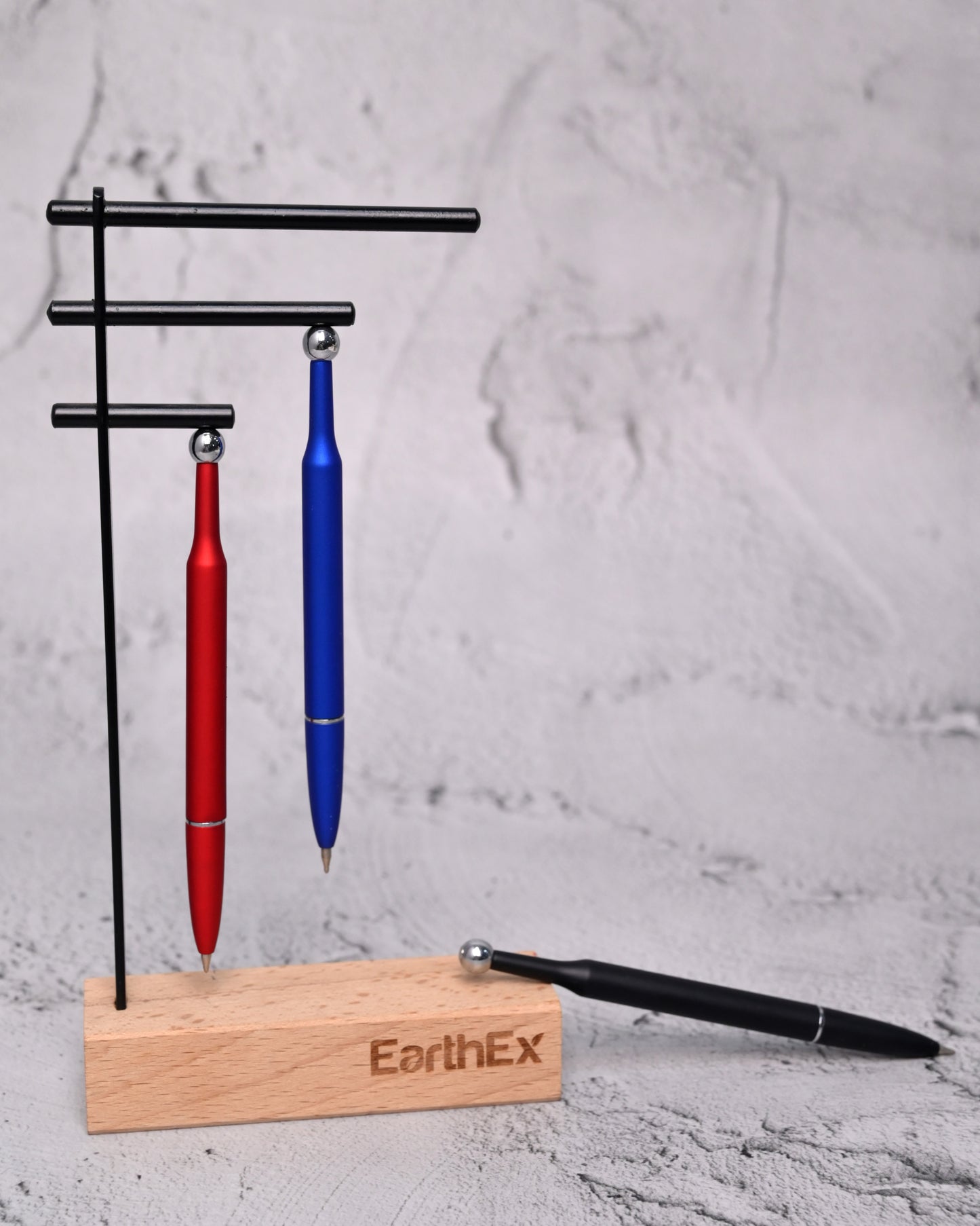 Magneto Pen Stand