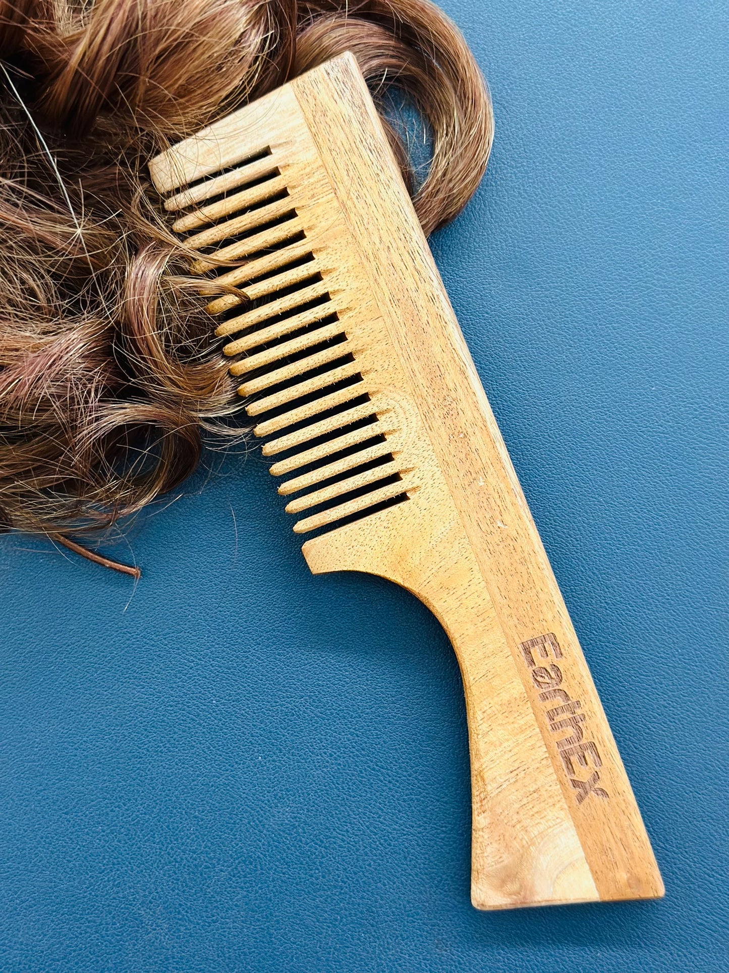 Detangling Neem Comb with handle