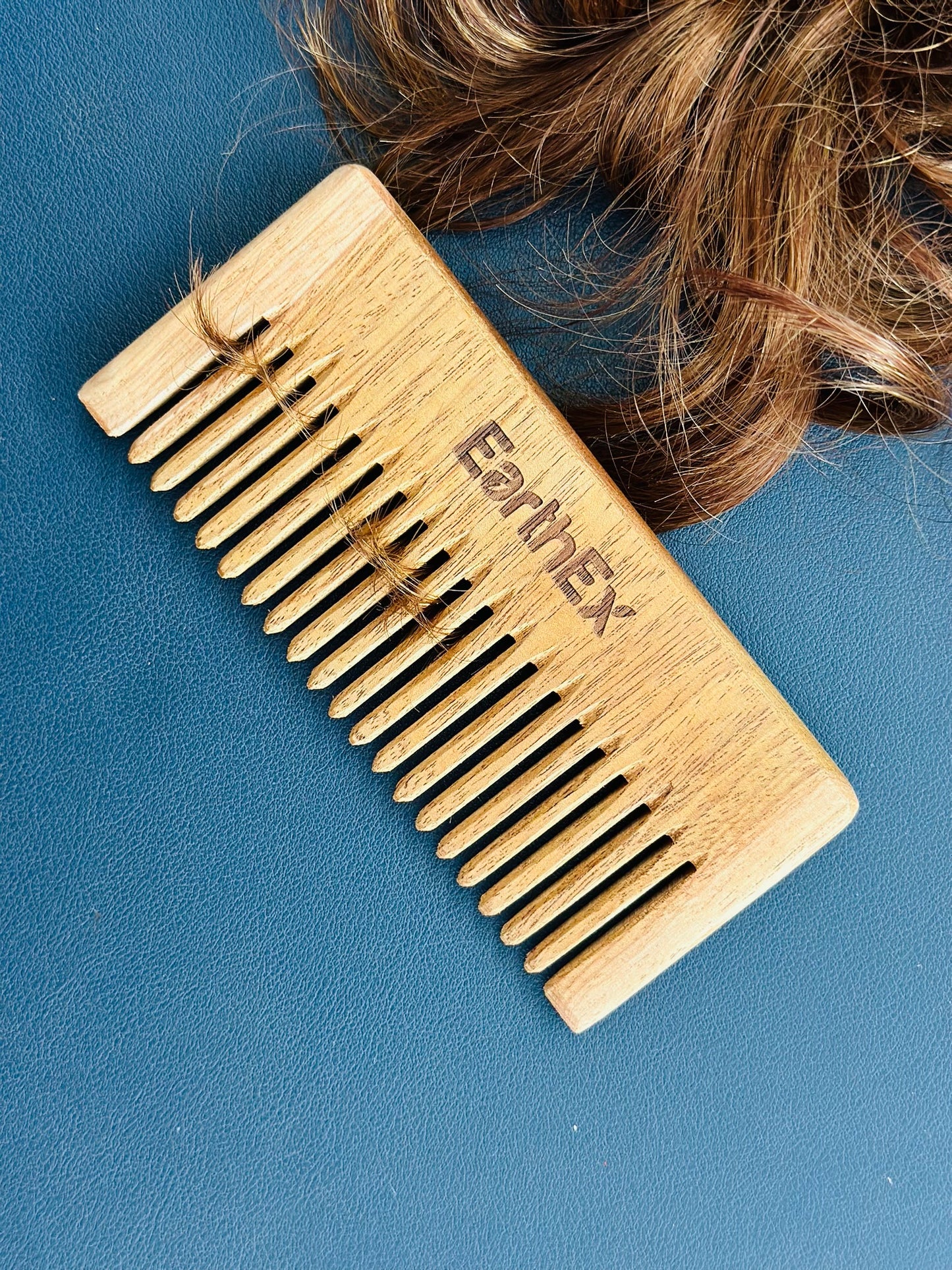 Detangling Shampoo Neem Comb